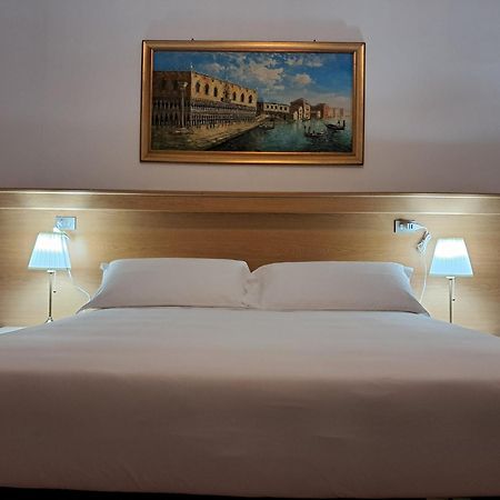 Hotel Tito 2 Местре Екстер'єр фото
