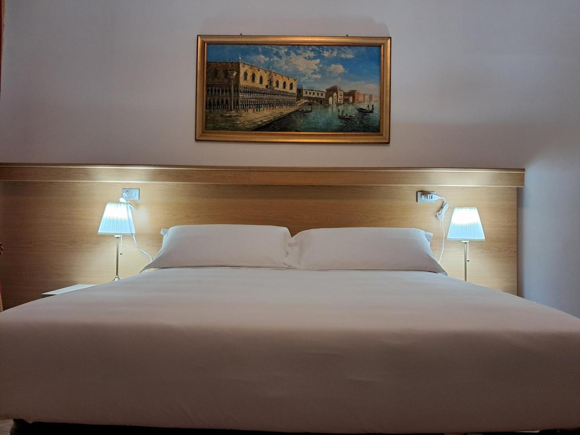 Hotel Tito 2 Местре Екстер'єр фото