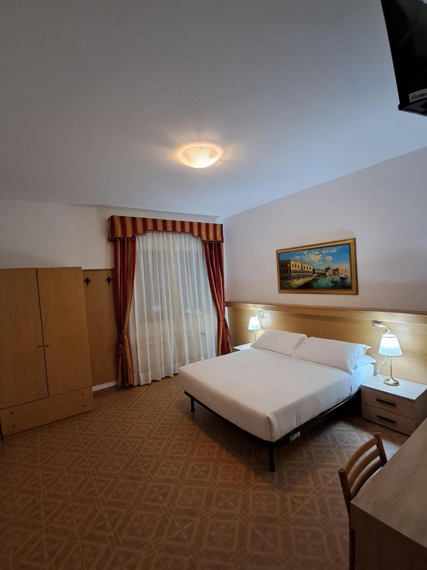 Hotel Tito 2 Местре Екстер'єр фото